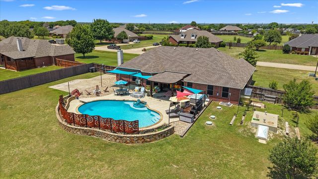 112 Springfield Lane, Red Oak, TX 75165