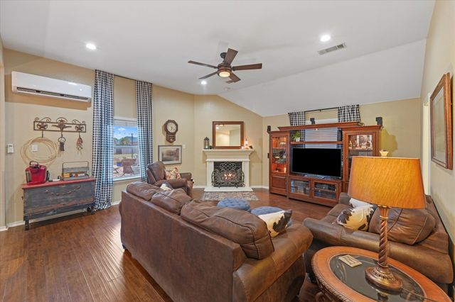 112 Springfield Lane, Red Oak, TX 75165
