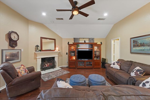 112 Springfield Lane, Red Oak, TX 75165