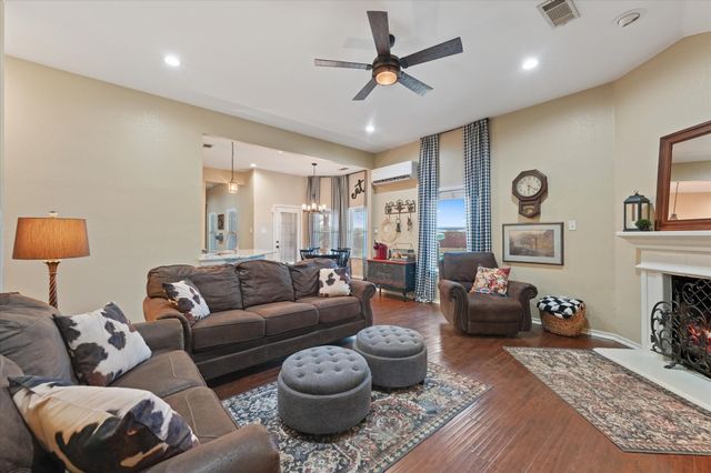112 Springfield Lane, Red Oak, TX 75165