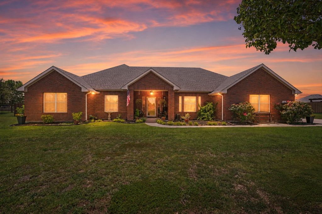 112 Springfield Lane, Red Oak, TX 75165