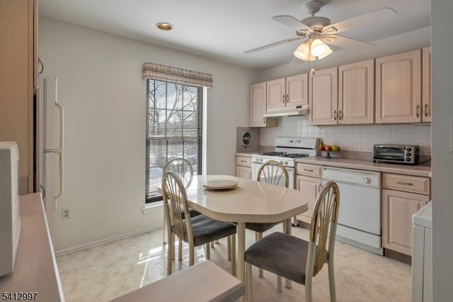 181 Long Hill Road 8, Little Falls Twp., NJ 07424