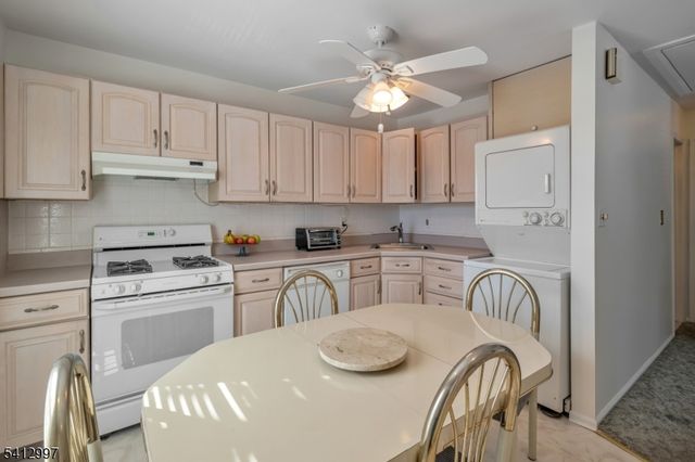 181 Long Hill Road 8, Little Falls Twp., NJ 07424