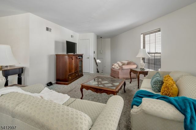 181 Long Hill Road 8, Little Falls Twp., NJ 07424