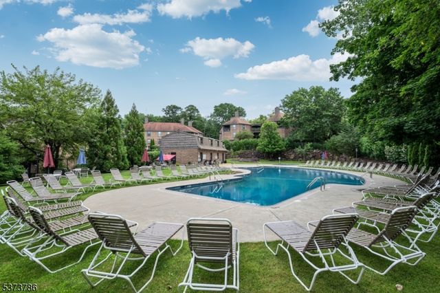 181 Long Hill Road 8, Little Falls Twp., NJ 07424