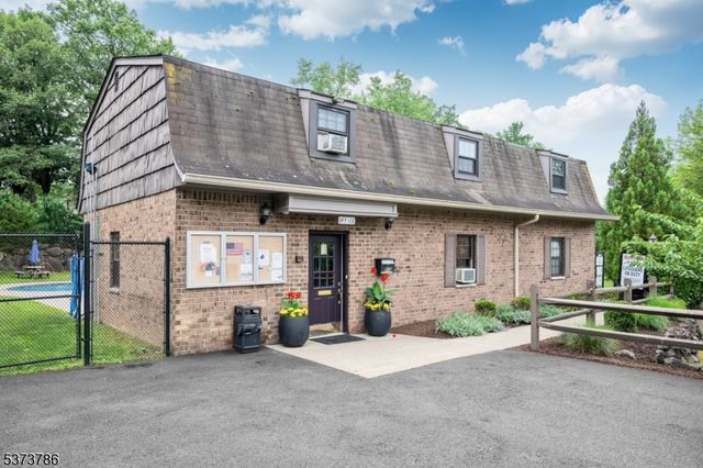 181 Long Hill Road 8, Little Falls Twp., NJ 07424