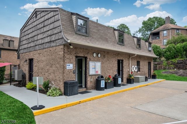 181 Long Hill Road 8, Little Falls Twp., NJ 07424