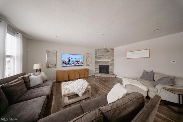 18764 Ledgestone Drive, Strongsville, OH 44149