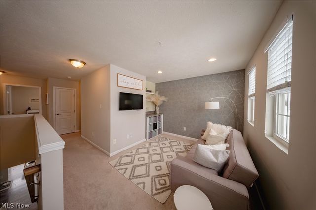 18764 Ledgestone Drive, Strongsville, OH 44149