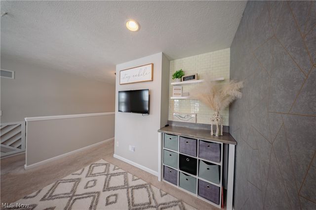 18764 Ledgestone Drive, Strongsville, OH 44149