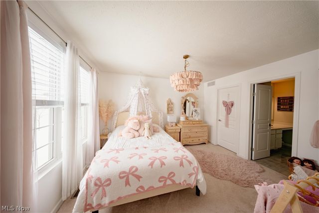 18764 Ledgestone Drive, Strongsville, OH 44149