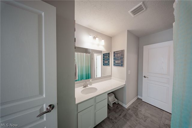 18764 Ledgestone Drive, Strongsville, OH 44149