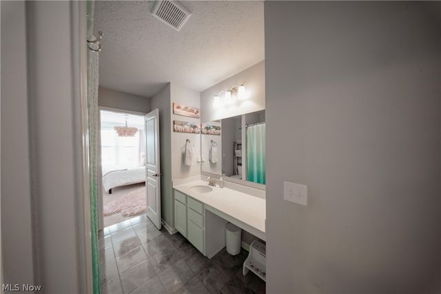 18764 Ledgestone Drive, Strongsville, OH 44149