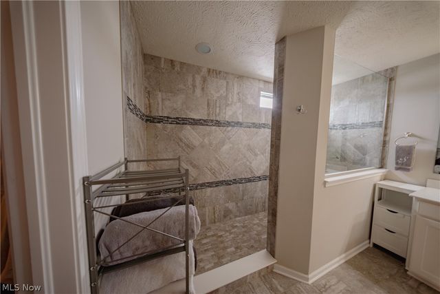 18764 Ledgestone Drive, Strongsville, OH 44149