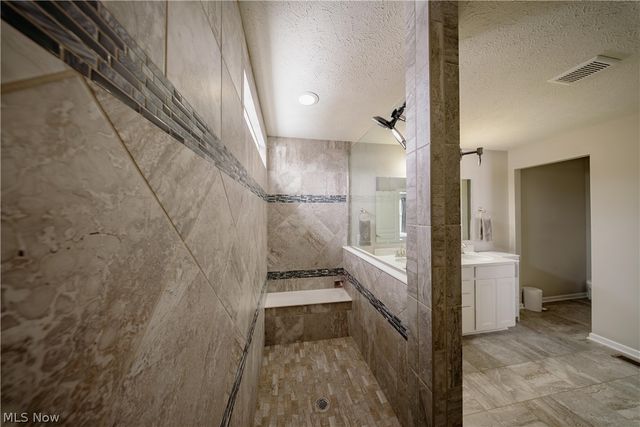 18764 Ledgestone Drive, Strongsville, OH 44149