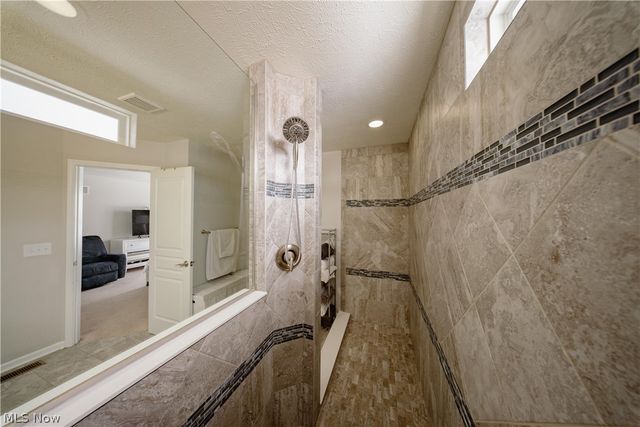 18764 Ledgestone Drive, Strongsville, OH 44149