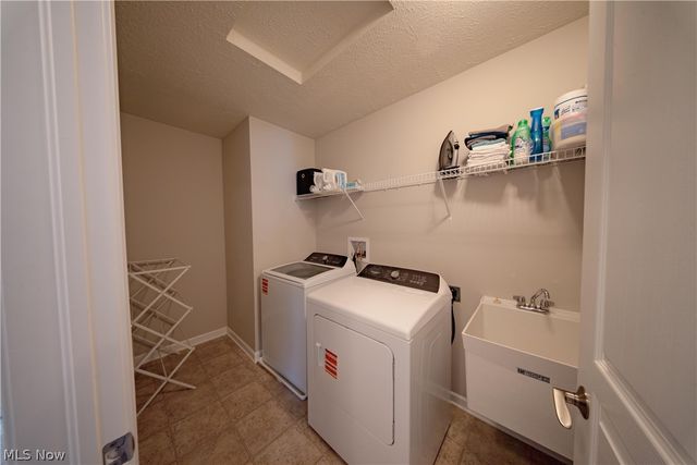 18764 Ledgestone Drive, Strongsville, OH 44149