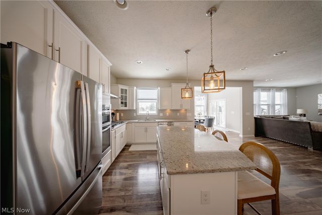 18764 Ledgestone Drive, Strongsville, OH 44149