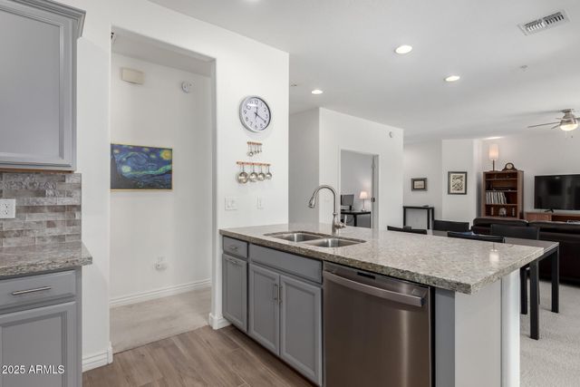 2425 W BRONCO BUTTE Trail 2011, Phoenix, AZ 85085