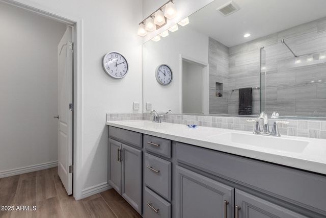 2425 W BRONCO BUTTE Trail 2011, Phoenix, AZ 85085