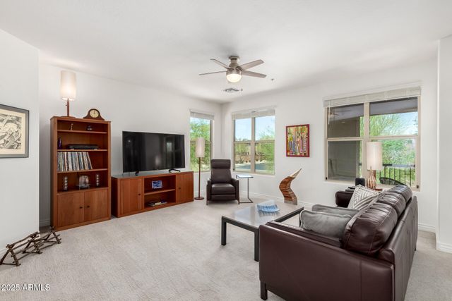 2425 W BRONCO BUTTE Trail 2011, Phoenix, AZ 85085