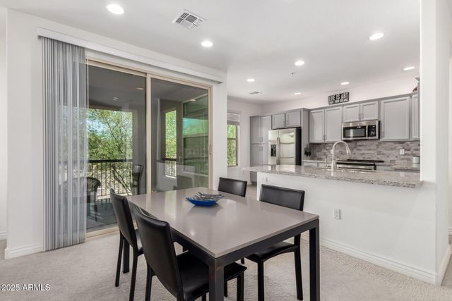 2425 W BRONCO BUTTE Trail 2011, Phoenix, AZ 85085