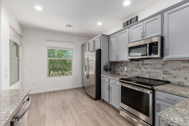 2425 W BRONCO BUTTE Trail 2011, Phoenix, AZ 85085