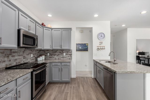 2425 W BRONCO BUTTE Trail 2011, Phoenix, AZ 85085