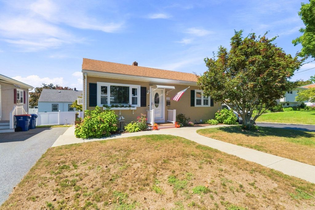 139 Seabury St, New Bedford, MA 02745