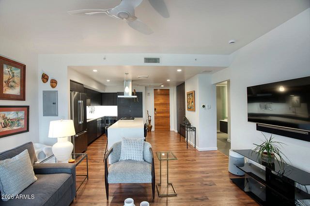 200 W PORTLAND Street 822, Phoenix, AZ 85003