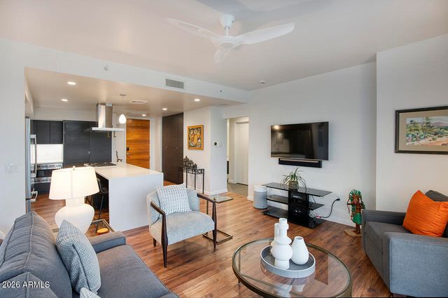 200 W PORTLAND Street 822, Phoenix, AZ 85003