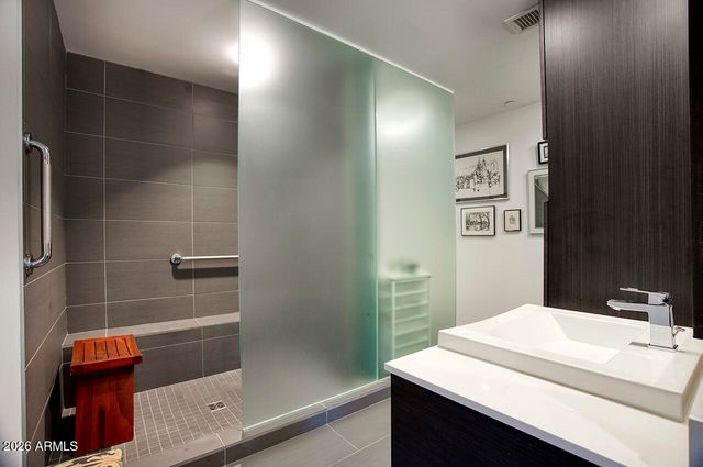 200 W PORTLAND Street 822, Phoenix, AZ 85003