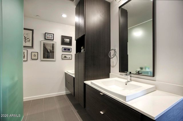 200 W PORTLAND Street 822, Phoenix, AZ 85003