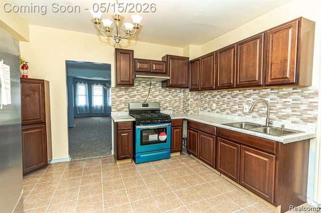 2311 BOTSFORD Street, Hamtramck, MI 48212