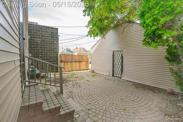 2311 BOTSFORD Street, Hamtramck, MI 48212