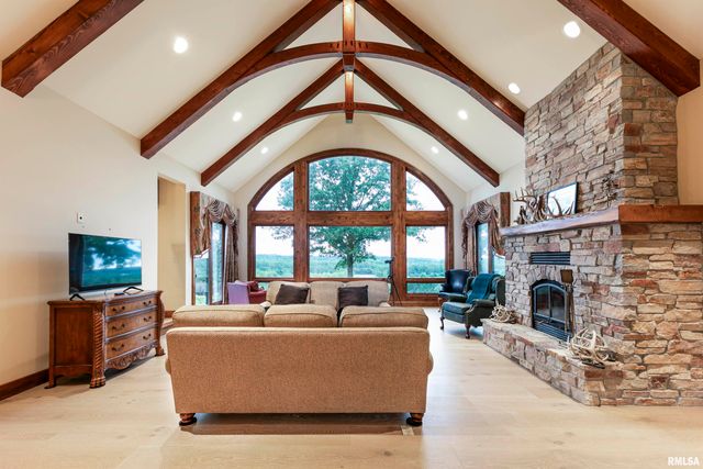 1841 N 1400 Road, Dahinda, IL 61428