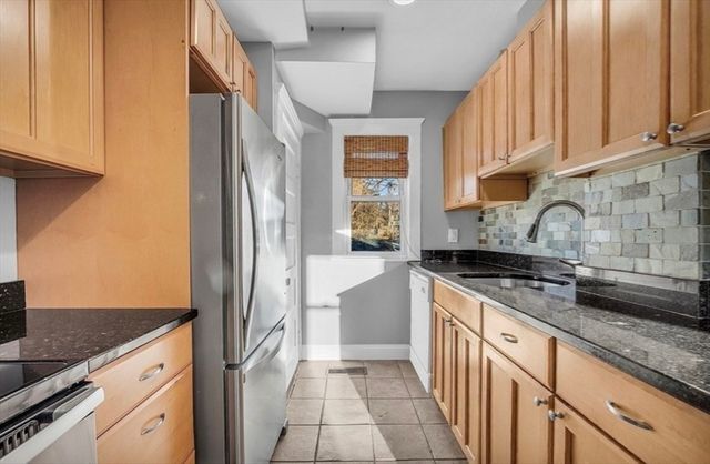 28 Currier Ave, Methuen, MA 01844