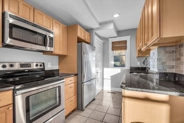 28 Currier Ave, Methuen, MA 01844