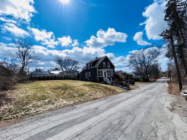 28 Currier Ave, Methuen, MA 01844