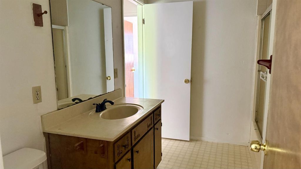 Image 10 of property listing at 40 N 19th Avenue # A, Lemoore, CA 93245