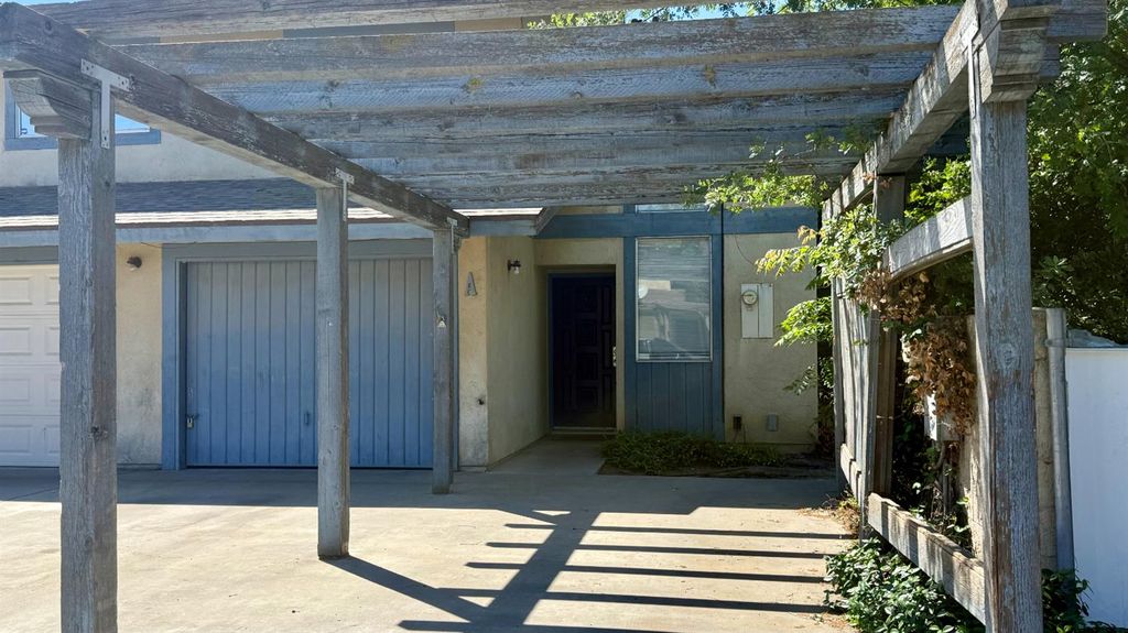 Image 11 of property listing at 40 N 19th Avenue # A, Lemoore, CA 93245