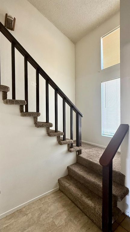 Image 6 of property listing at 40 N 19th Avenue # A, Lemoore, CA 93245