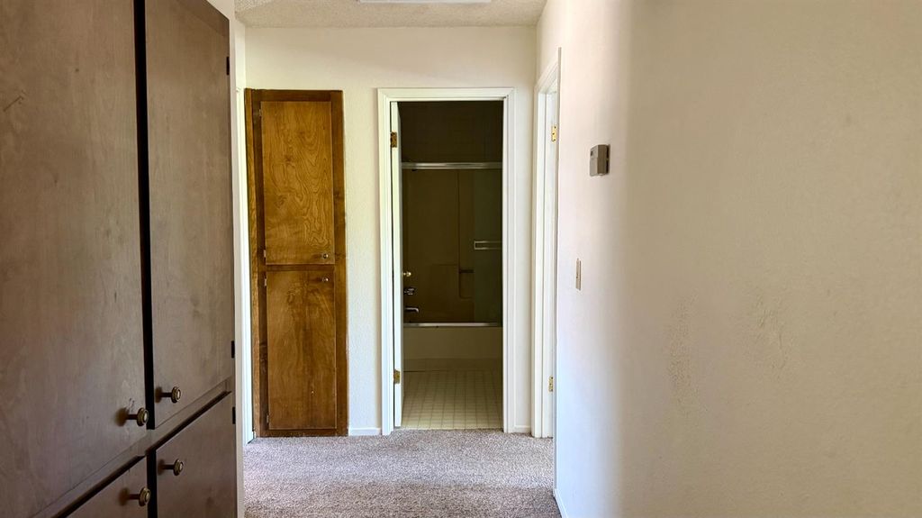 Image 7 of property listing at 40 N 19th Avenue # A, Lemoore, CA 93245