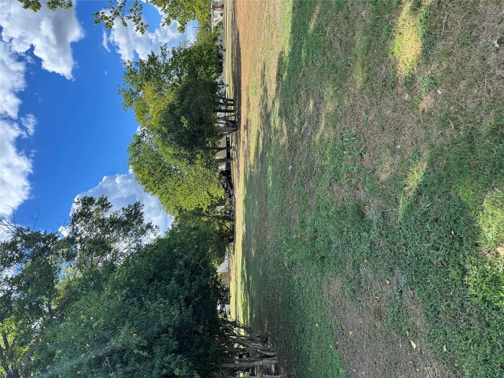 000 Gonzales Ave, Fentress, TX 78622