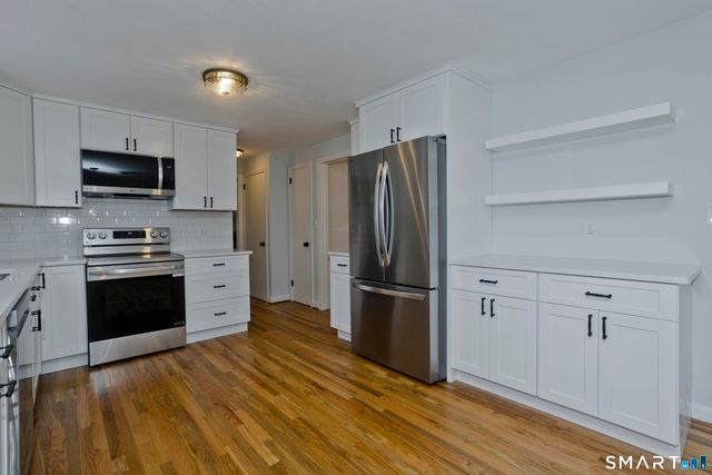 49 Carver Circle, Simsbury, CT 06070