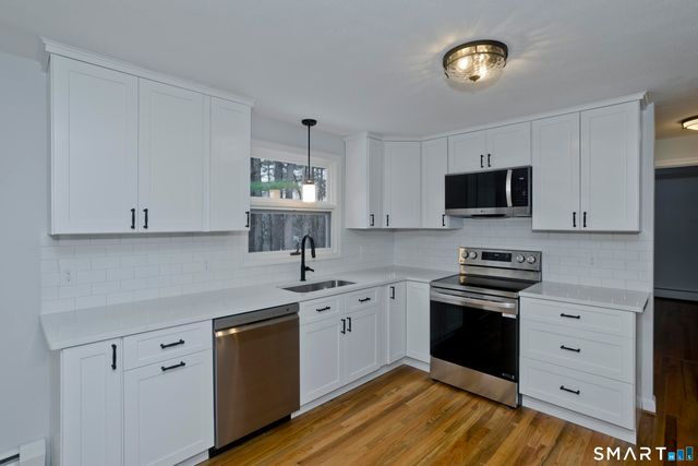 49 Carver Circle, Simsbury, CT 06070