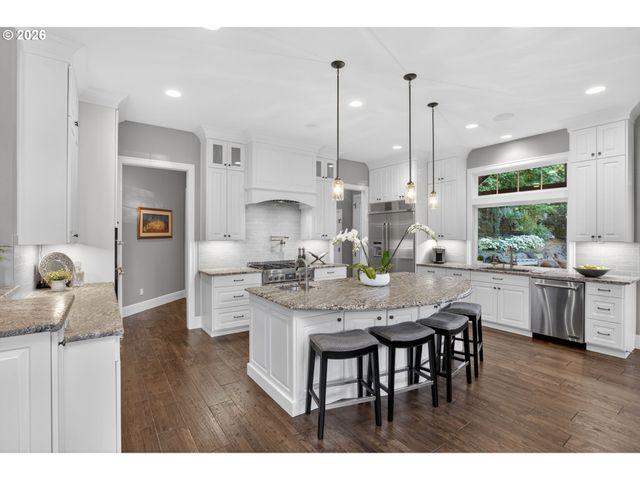 2518 WEMBLEY PARK Rd, Lake Oswego, OR 97034