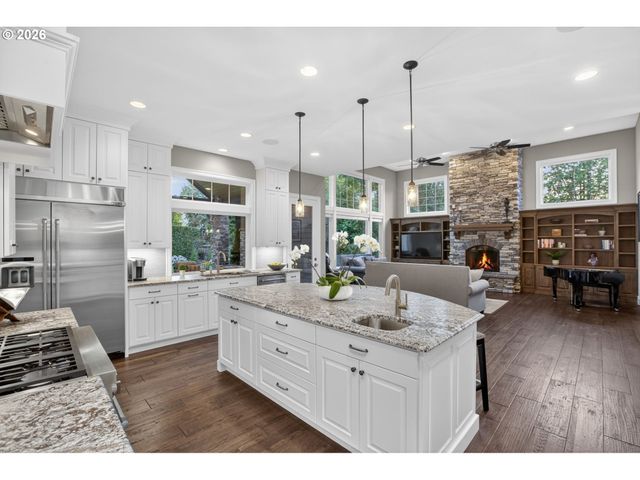 2518 WEMBLEY PARK Rd, Lake Oswego, OR 97034