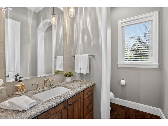 2518 WEMBLEY PARK Rd, Lake Oswego, OR 97034