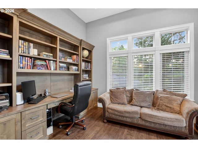 2518 WEMBLEY PARK Rd, Lake Oswego, OR 97034